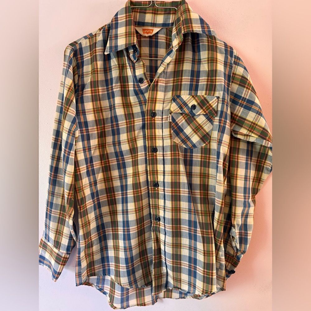 Vintage Levi’s Plaid Button down small ”e”